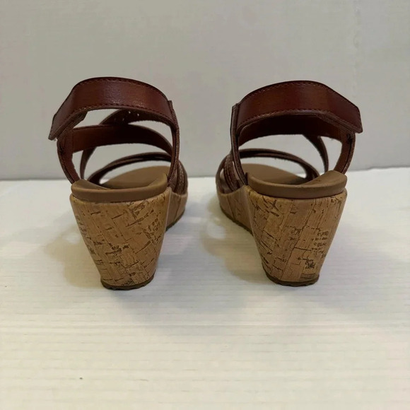 Cali from Skechers Luxe Foam Beverlee-Delicate Glow - Picture 7 of 8